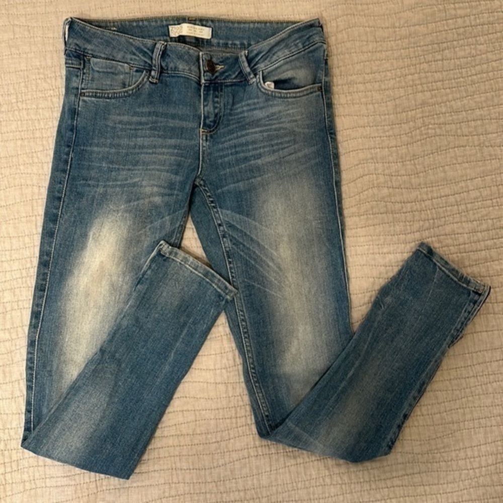 ZARA Skinny Jeans with Zipper Detail at Ankle - Size 4